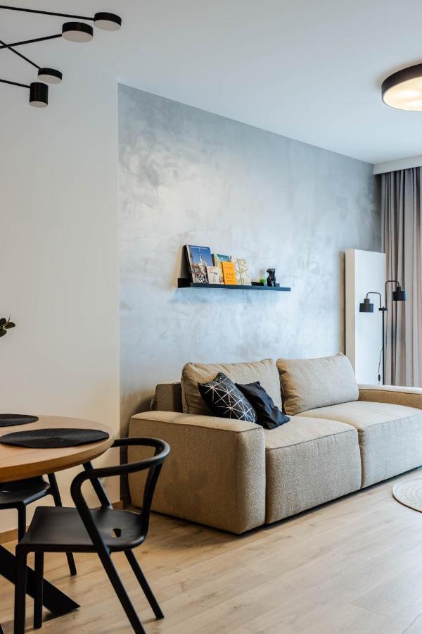 Klimatyzowany Apartament Very Berry Z Parkingiem W Poznaniu By Noclegi Renters Exterior photo