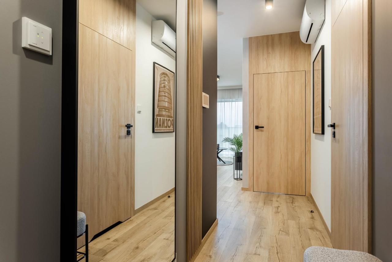 Klimatyzowany Apartament Very Berry Z Parkingiem W Poznaniu By Noclegi Renters Exterior photo