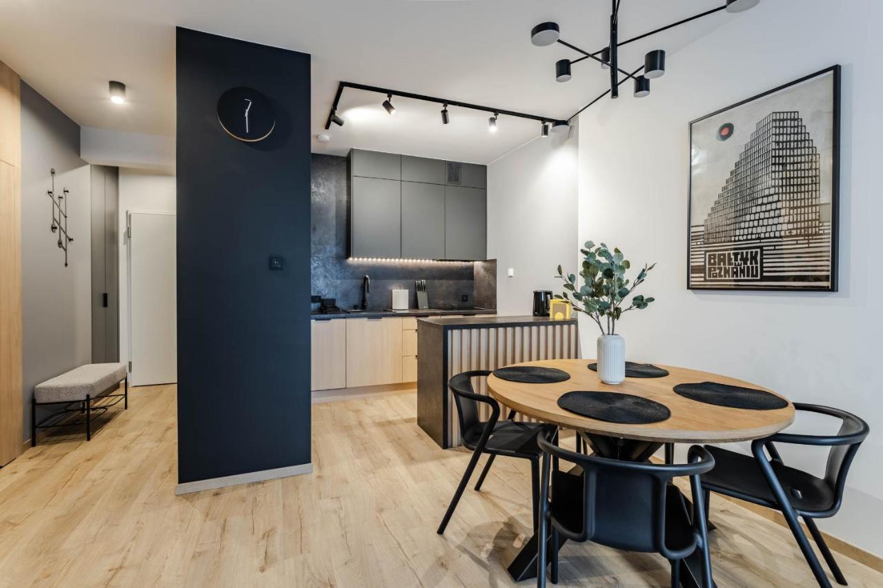 Klimatyzowany Apartament Very Berry Z Parkingiem W Poznaniu By Noclegi Renters Exterior photo