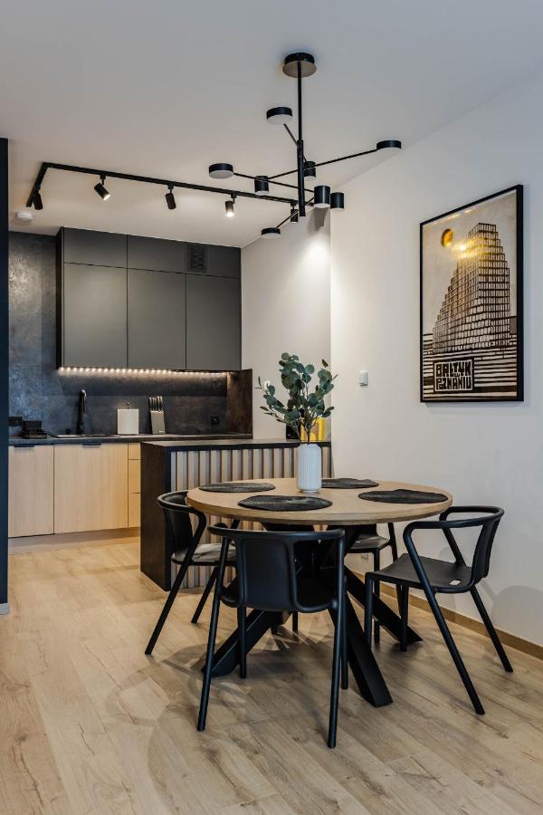 Klimatyzowany Apartament Very Berry Z Parkingiem W Poznaniu By Noclegi Renters Exterior photo